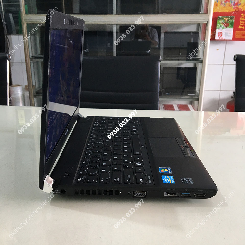 Toshiba R930 Core i7-3520M – 2.9GHz RAM: 4GB HDD 320Gb màn hình 13.3"