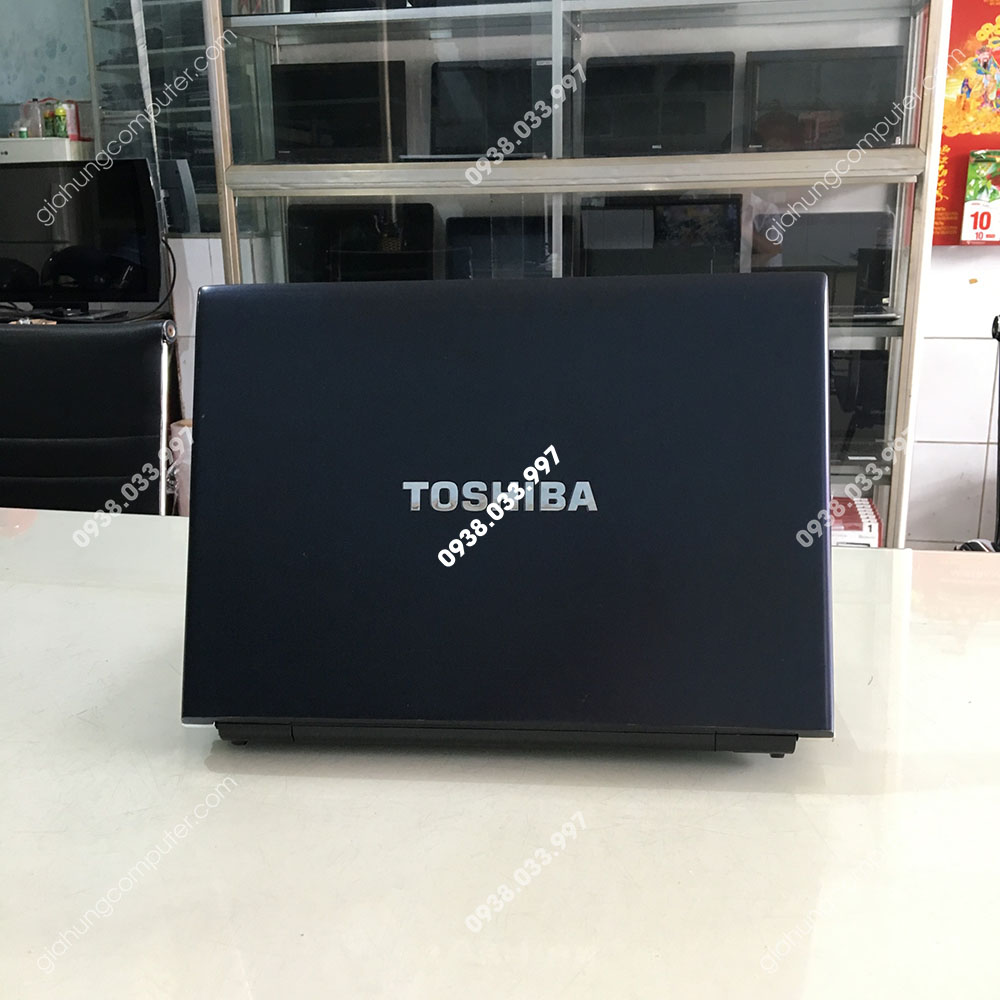 Toshiba R930 Core i7-3520M – 2.9GHz RAM: 4GB HDD 320Gb màn hình 13.3"