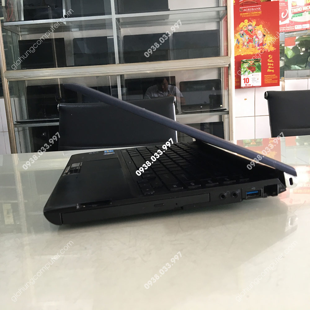 Toshiba R930 Core i7-3520M – 2.9GHz RAM: 4GB HDD 320Gb màn hình 13.3"