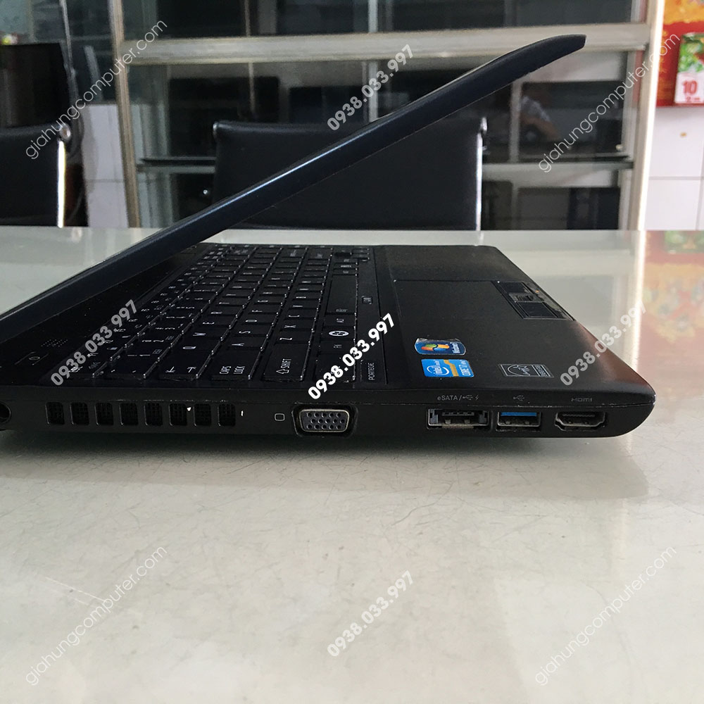 Toshiba R930 Core i7-3520M – 2.9GHz RAM: 4GB HDD 320Gb màn hình 13.3"